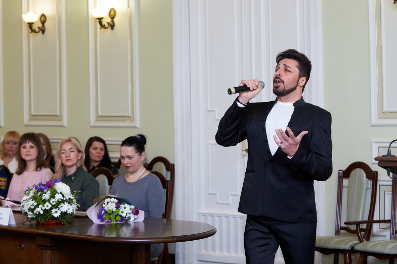 Геннадій Кернес привітав жінок із Міжнародним жіночим днем