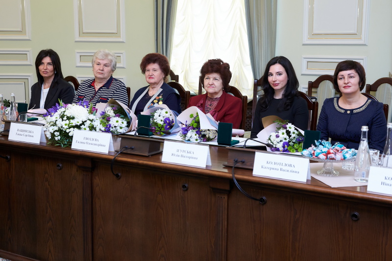 Геннадій Кернес привітав жінок із Міжнародним жіночим днем