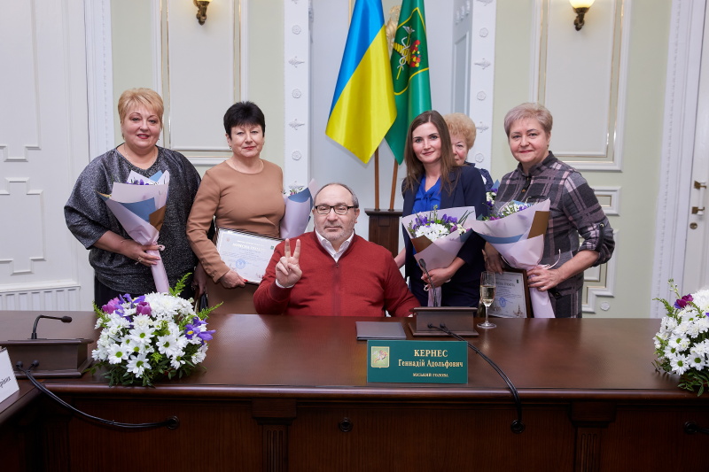 Геннадій Кернес привітав жінок із Міжнародним жіночим днем