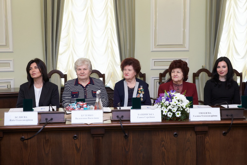 Геннадій Кернес привітав жінок із Міжнародним жіночим днем
