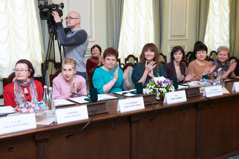 Геннадій Кернес привітав жінок із Міжнародним жіночим днем