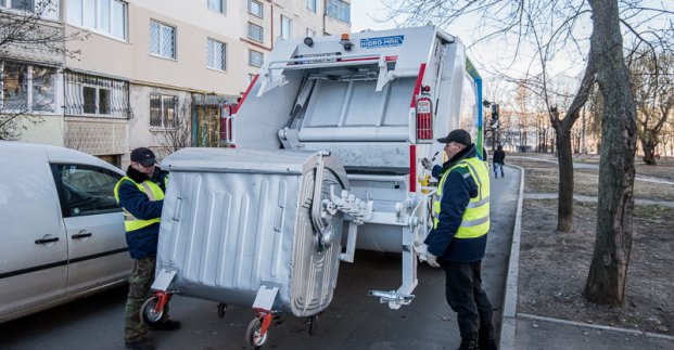 У місті переглянули графік вивозу сміття і дезінфікують контейнери