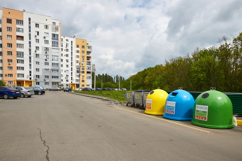 У Харкові встановлюють контейнери для роздільного збору сміття