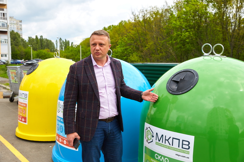 У Харкові встановлюють контейнери для роздільного збору сміття