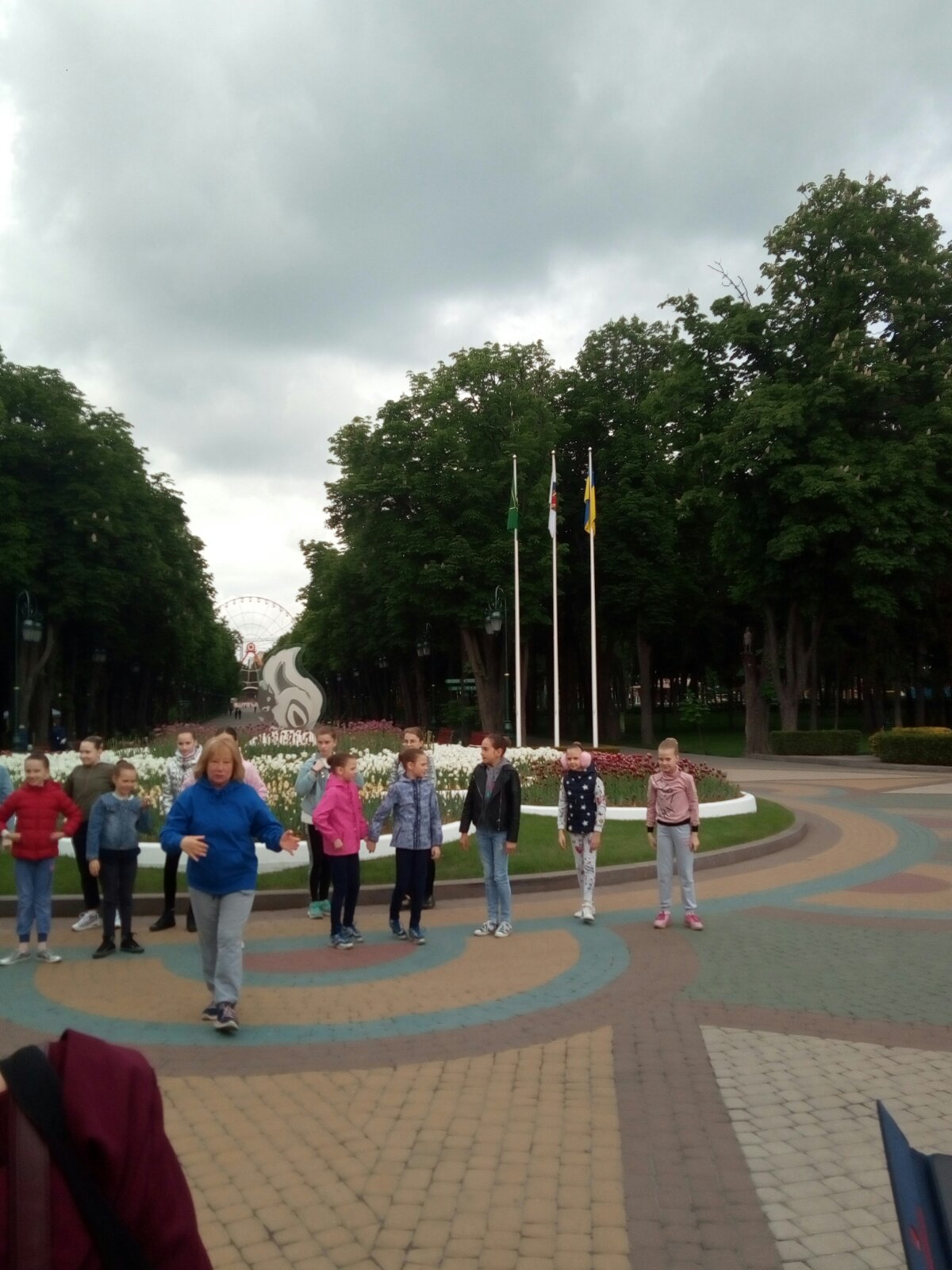 Вихованці хореографічної школи презентували флешмоб до Дня захисту дітей