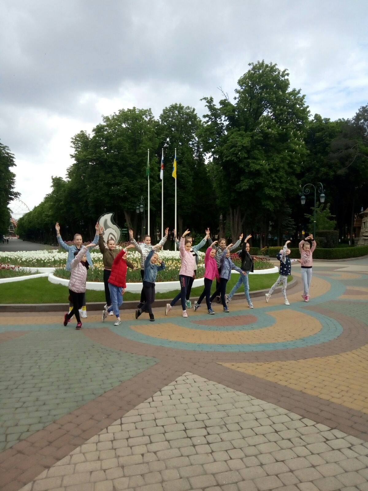 Вихованці хореографічної школи презентували флешмоб до Дня захисту дітей