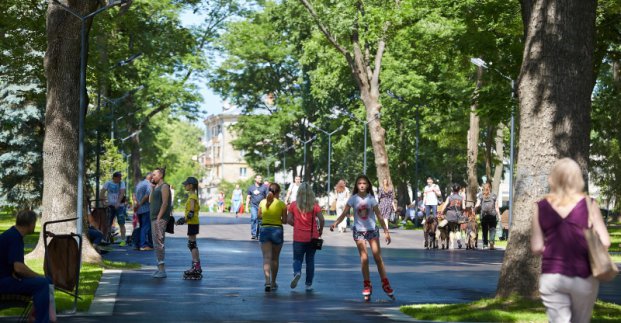 Молодіжний парк відкритий для сімейного відпочинку і занять спортом