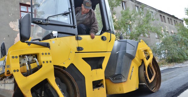 На Великій Данилівці ремонтують головну магістраль