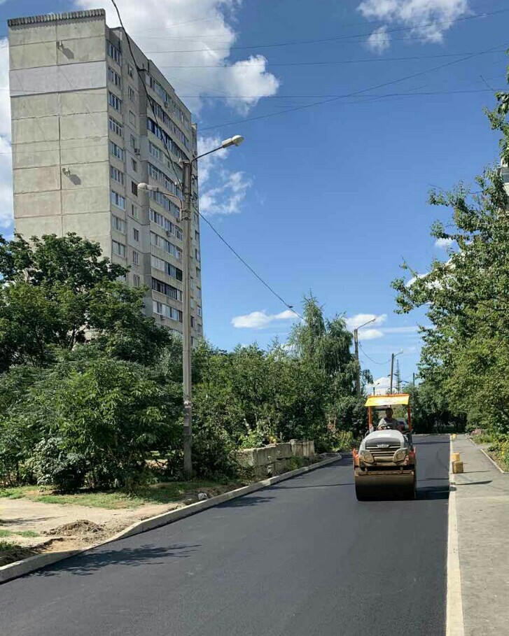 У Шевченківському районі переклали асфальт у подвір'ях 21 будинку