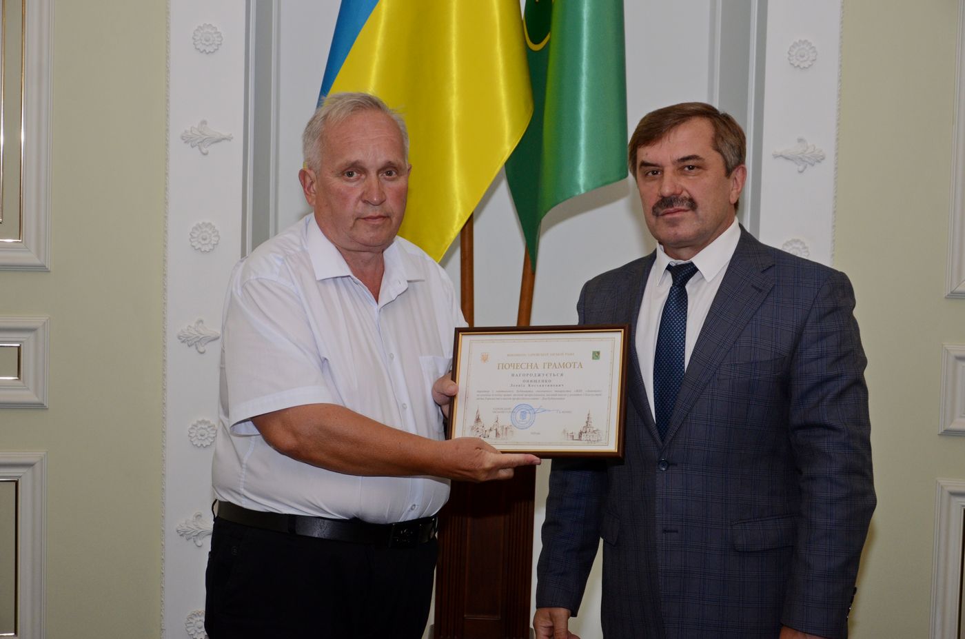 У міській раді вручили грамоти кращим будівельникам