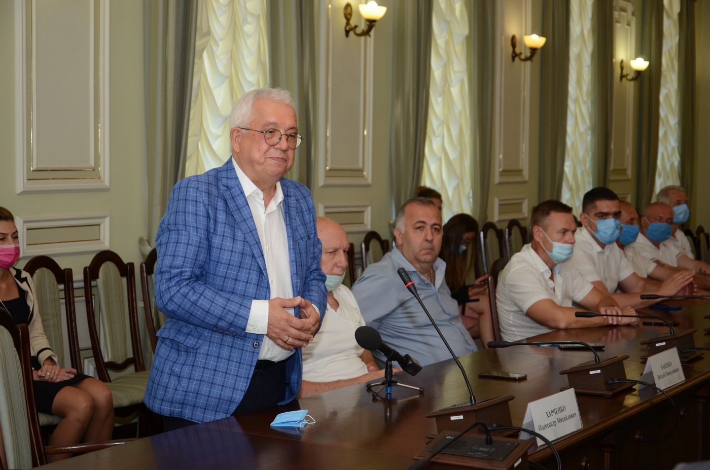 У міській раді вручили грамоти кращим будівельникам