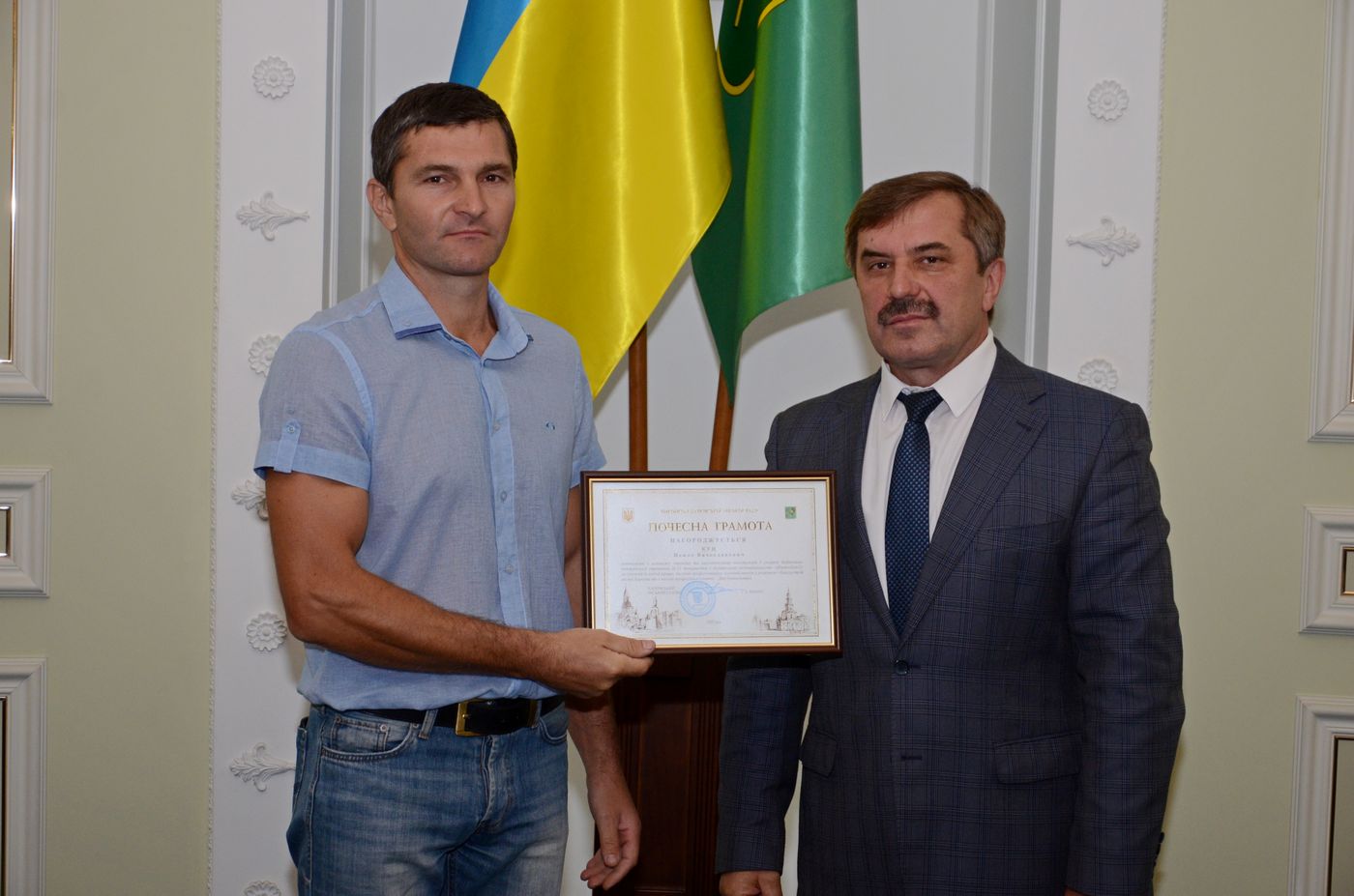 У міській раді вручили грамоти кращим будівельникам