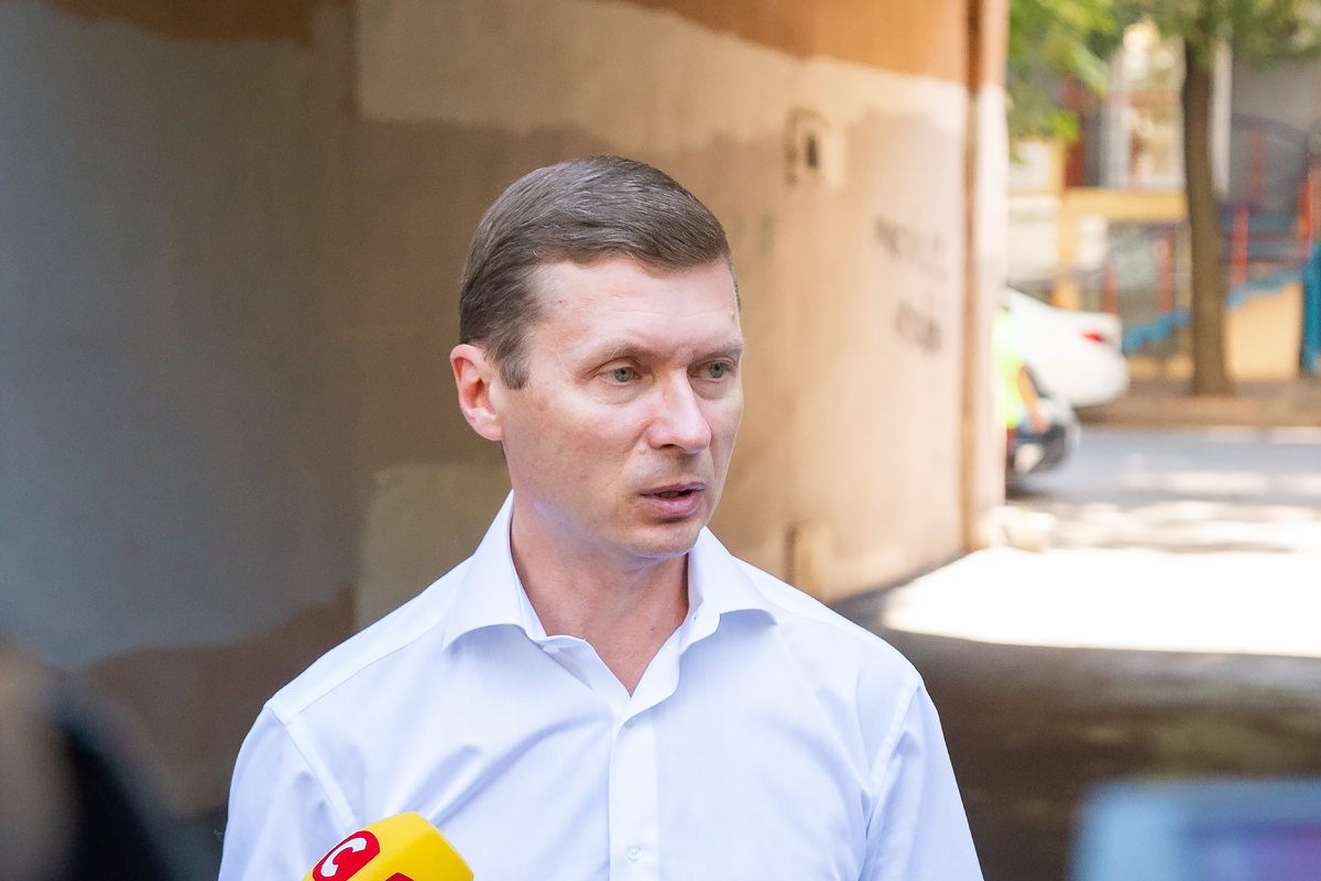 У Харкові продовжують боротися з написами і рекламою наркотиків на будівлях