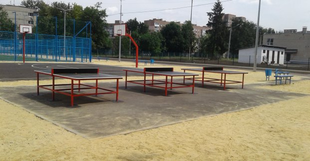 У Київському районі реконструюють шкільний стадіон