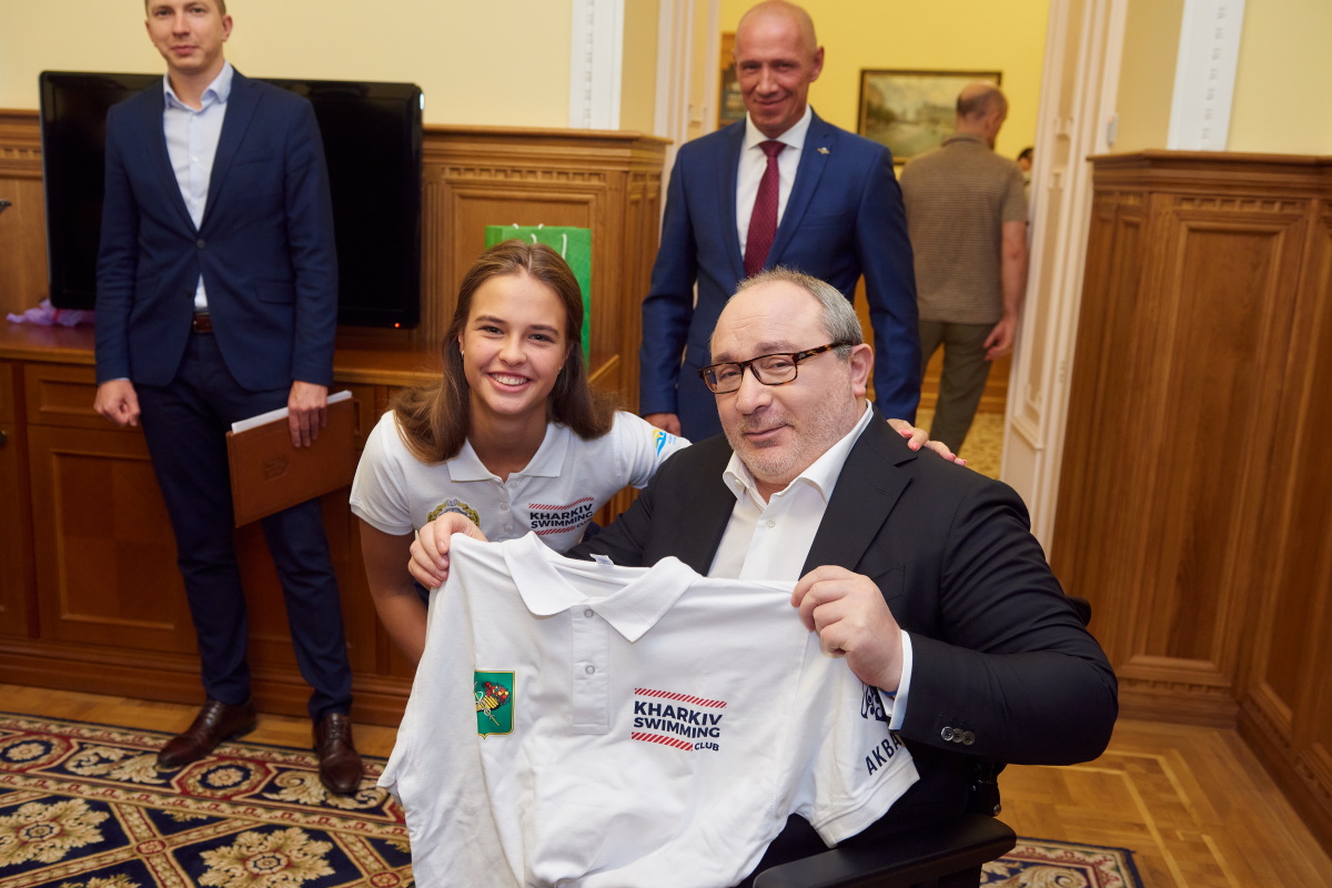 Геннадій Кернес побажав удачі харківським спортсменам, які планують переплисти Босфор