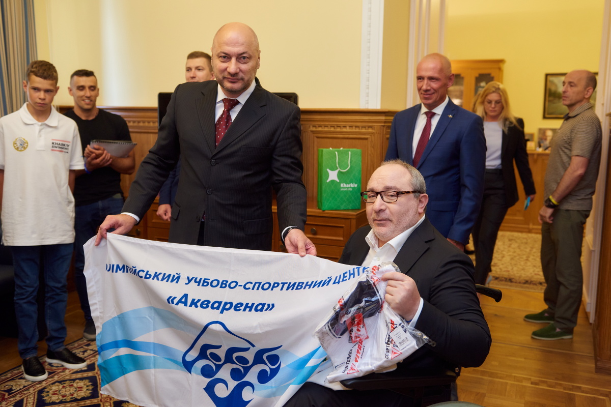 Геннадій Кернес побажав удачі харківським спортсменам, які планують переплисти Босфор