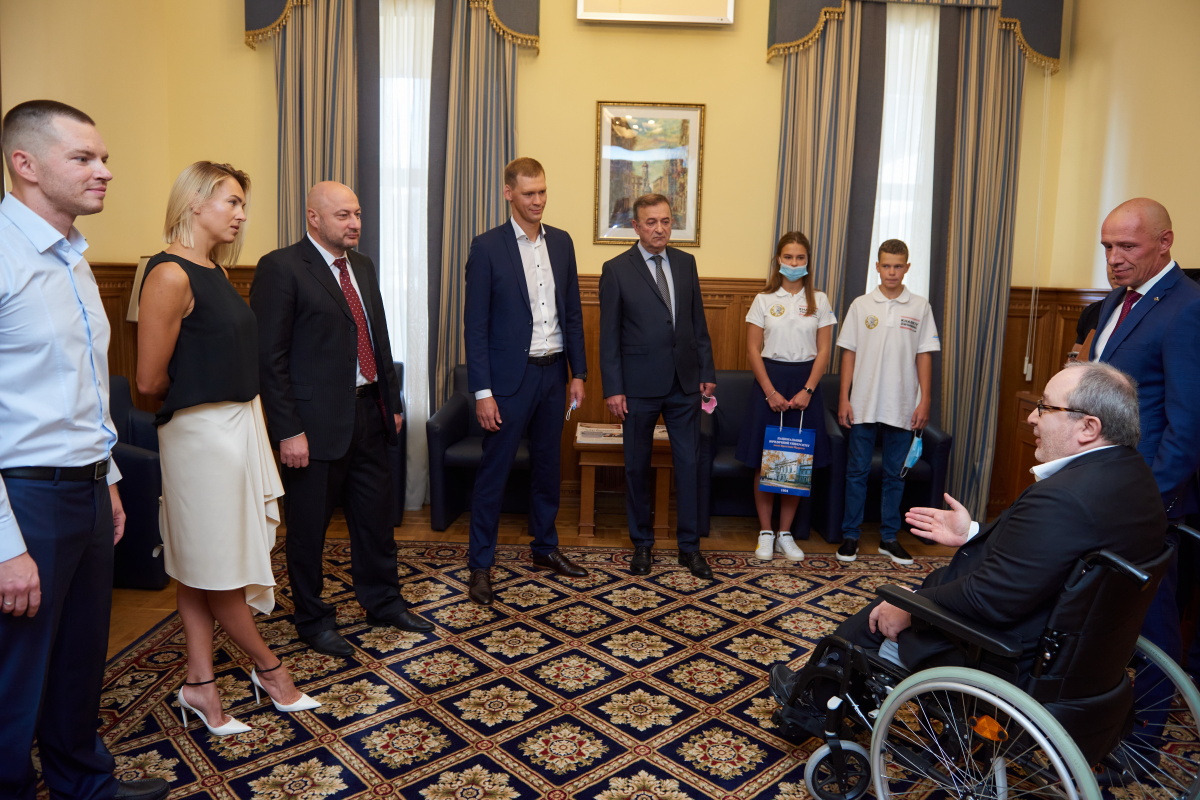 Геннадій Кернес побажав удачі харківським спортсменам, які планують переплисти Босфор