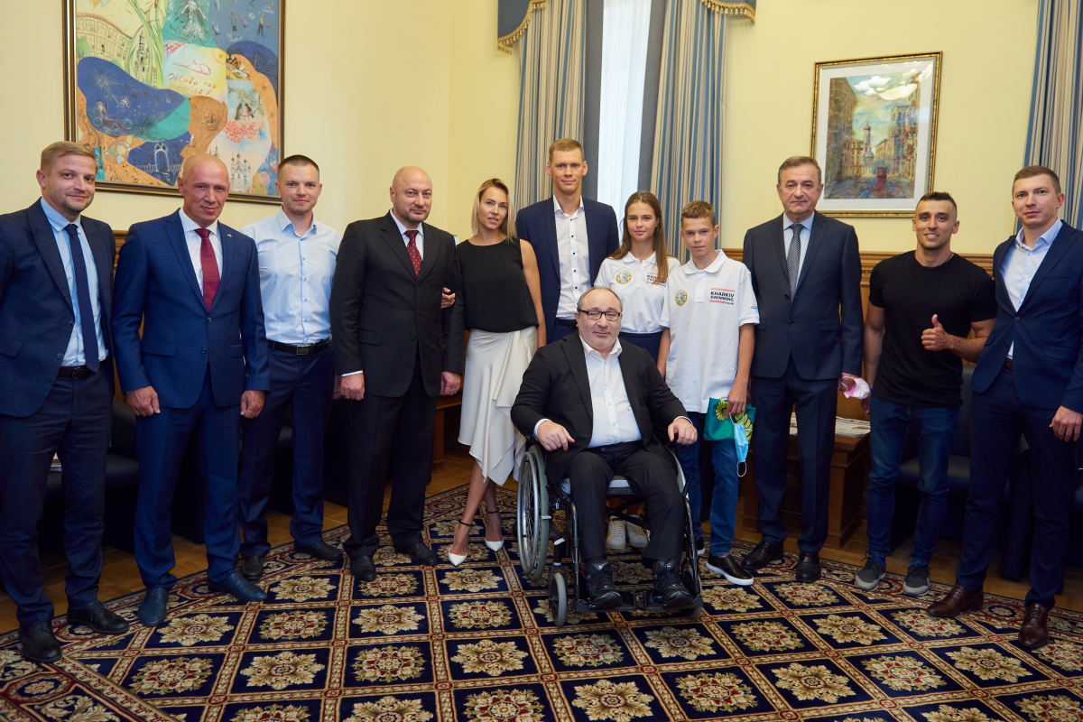 Геннадій Кернес побажав удачі харківським спортсменам, які планують переплисти Босфор
