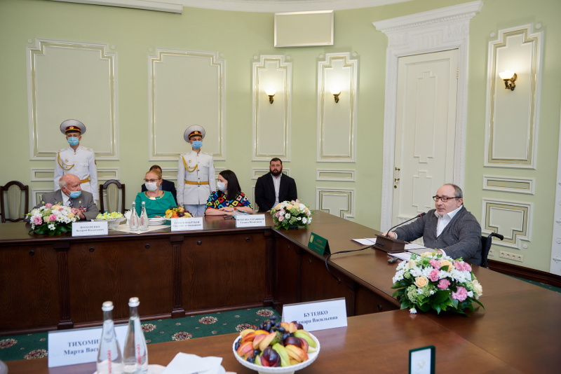 Геннадій Кернес привітав ветеранів Другої світової війни з Днем міста