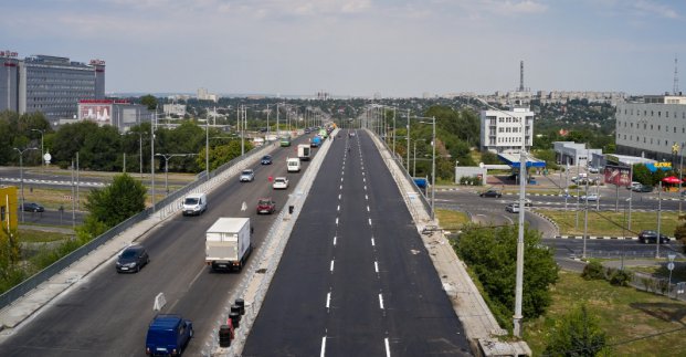 О 17:00 буде відкритий рух на другій частині Комунального моста