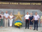 У Московському районі поклали квіти до братської могили