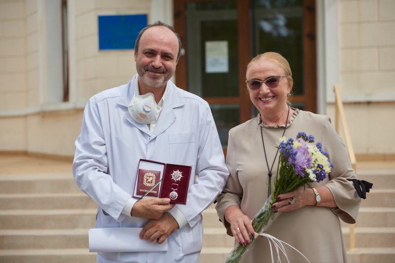 У Харкові нагородили медпрацівників, які борються з коронавірусом