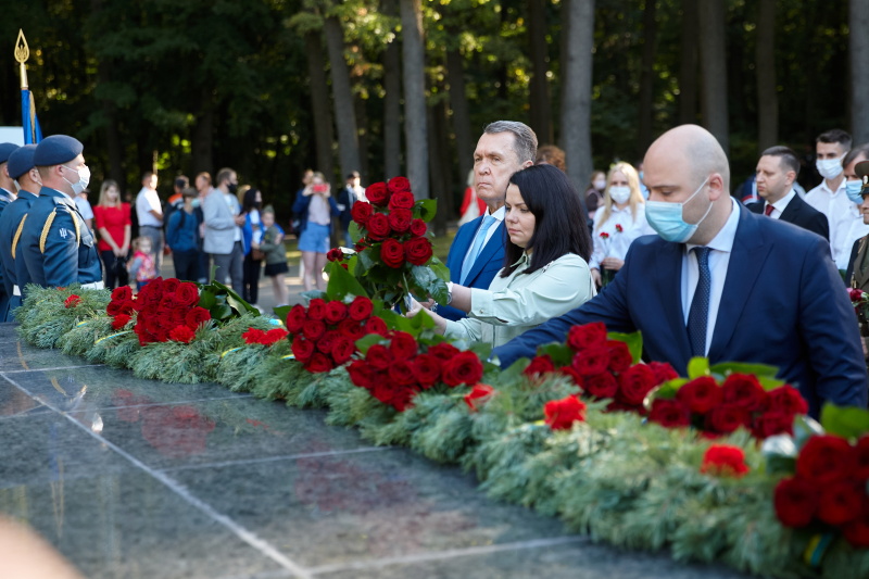 Геннадій Кернес: Спасибі вам, герої, за ваш подвиг, за наше місто!