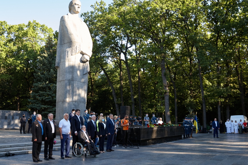 Геннадій Кернес: Спасибі вам, герої, за ваш подвиг, за наше місто!