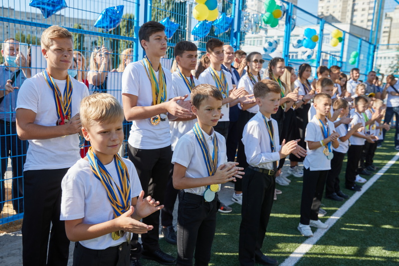 Ігор Терехов відкрив у двох школах нові стадіони