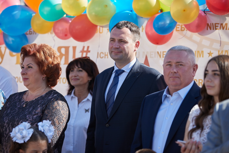 Ігор Терехов відкрив у двох школах нові стадіони