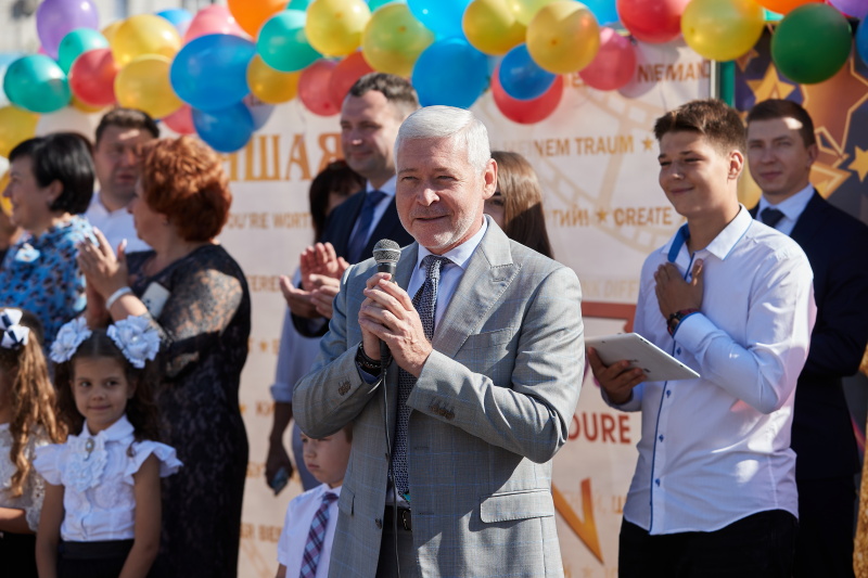 Ігор Терехов відкрив у двох школах нові стадіони