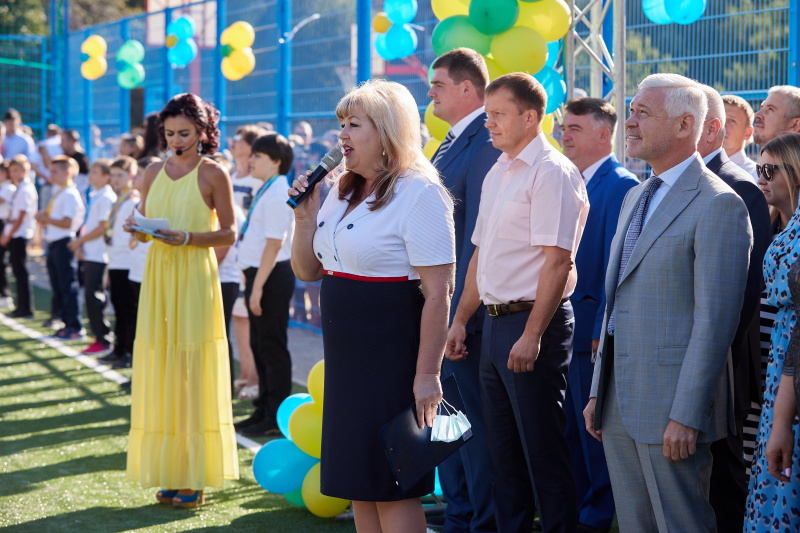Ігор Терехов відкрив у двох школах нові стадіони