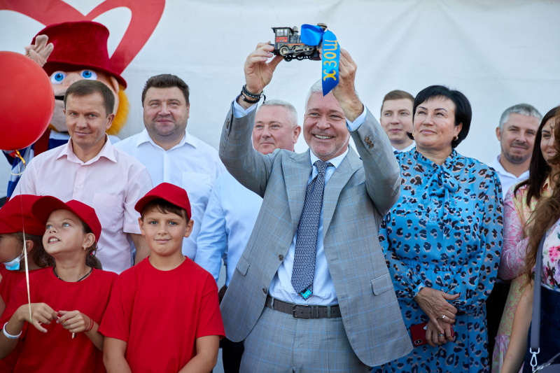 Ігор Терехов відкрив у двох школах нові стадіони