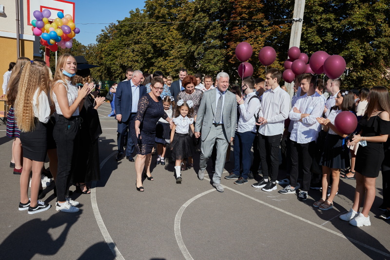 Ігор Терехов відкрив у двох школах нові стадіони