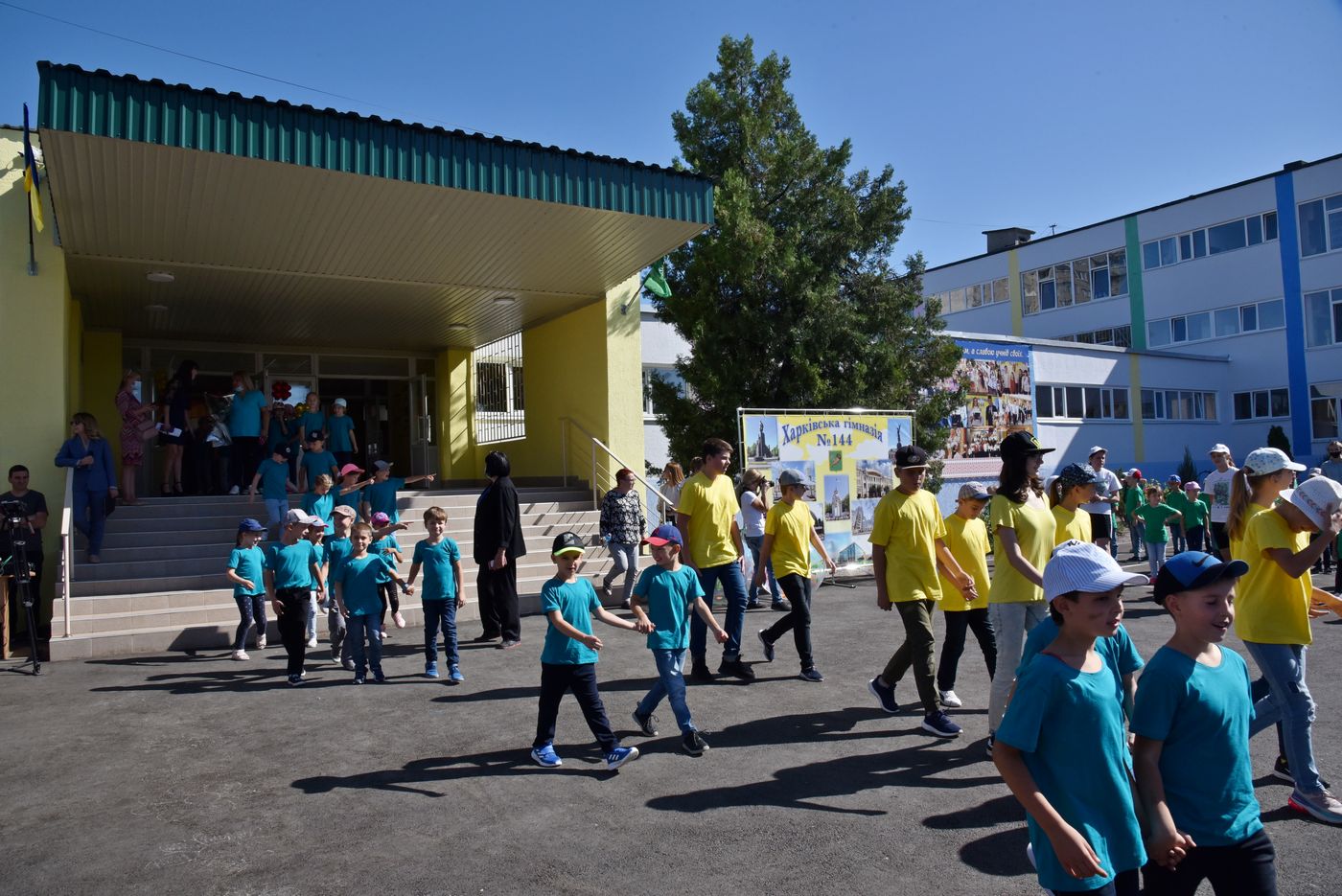 У гімназії №144 відкрили реконструйований стадіон