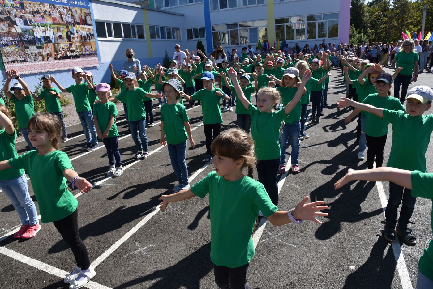 У гімназії №144 відкрили реконструйований стадіон