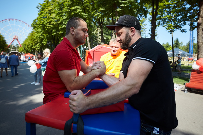 У парку Горького проходить спортивний ярмарок