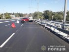 На Комунальному мосту мікроавтобус збив дорожніх робітників