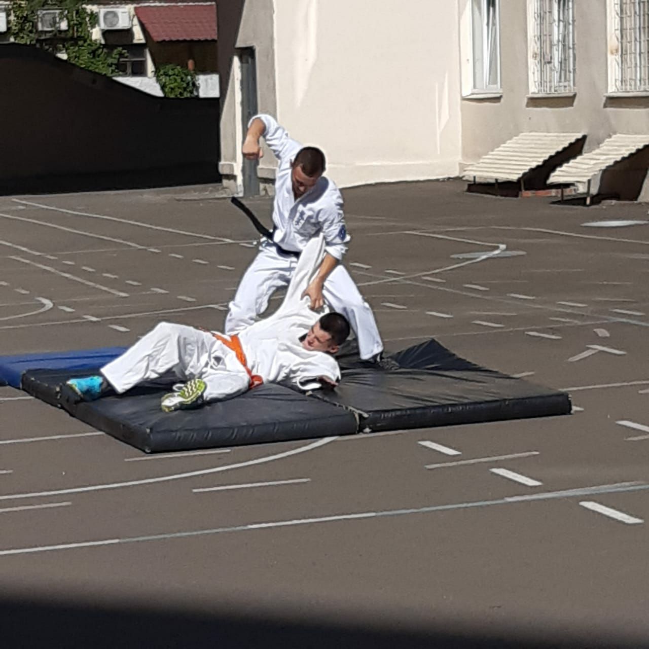 У Київському районі чемпіони з різних видів спорту провели уроки для школярів