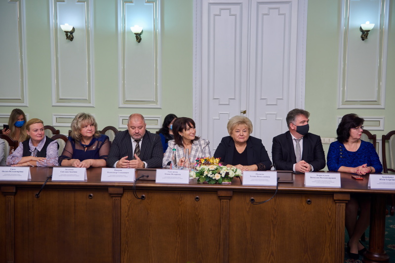 Кращим педагогам Харкова вручили грамоти міської ради