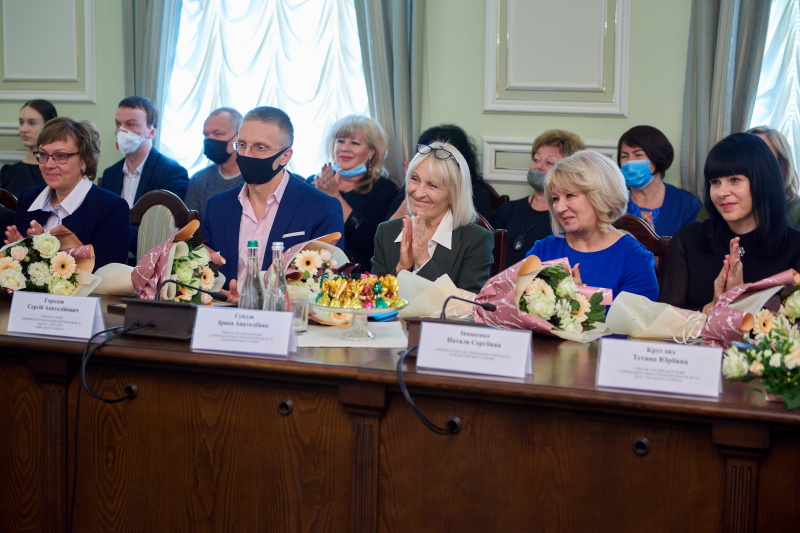 Кращим педагогам Харкова вручили грамоти міської ради