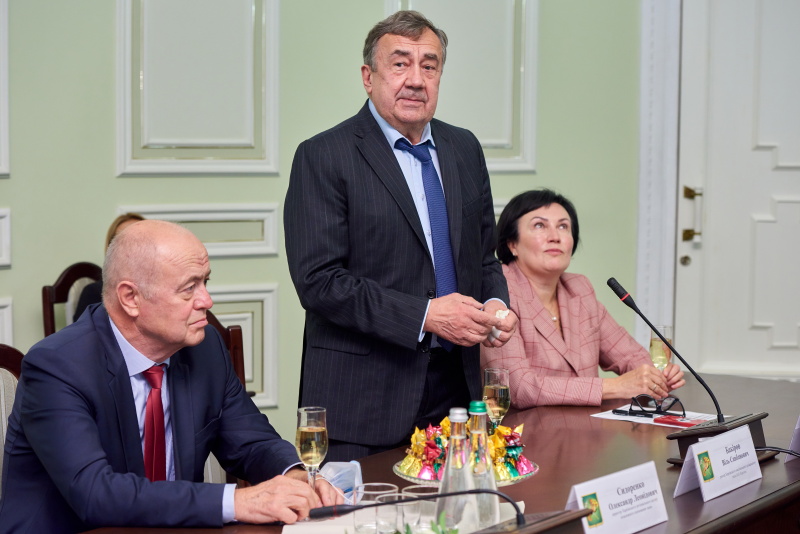 Кращим педагогам Харкова вручили грамоти міської ради