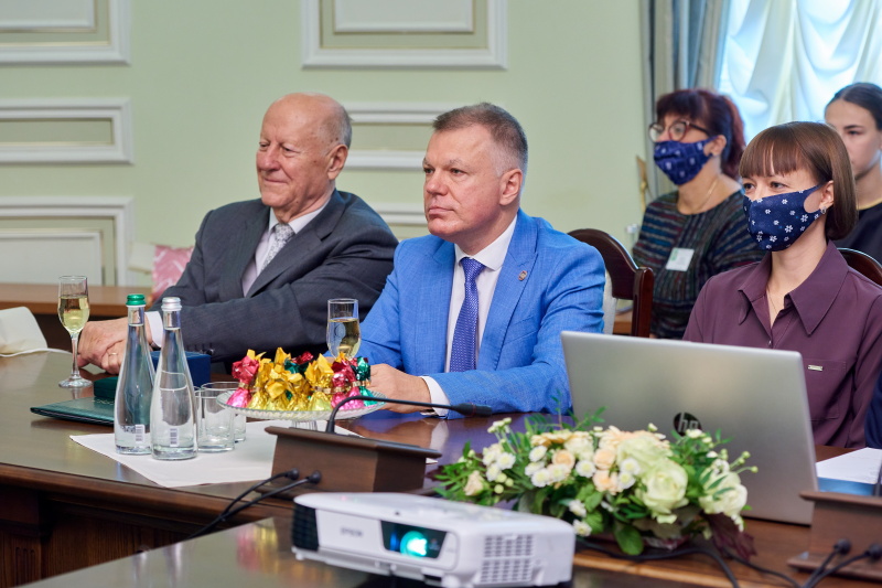 Кращим педагогам Харкова вручили грамоти міської ради