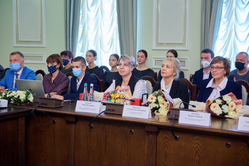 Кращим педагогам Харкова вручили грамоти міської ради