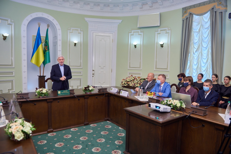 Кращим педагогам Харкова вручили грамоти міської ради