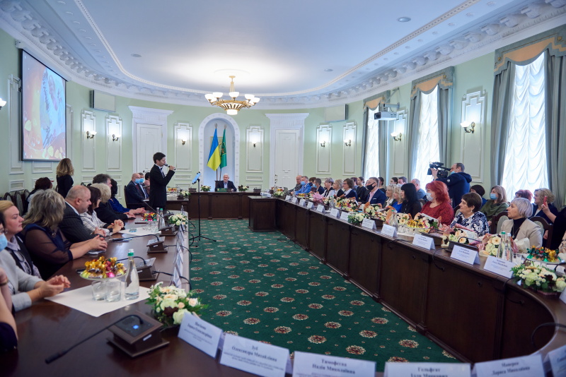 Кращим педагогам Харкова вручили грамоти міської ради