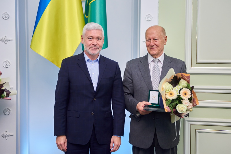 Кращим педагогам Харкова вручили грамоти міської ради