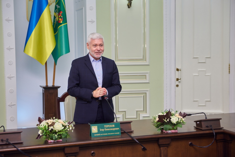 Ігор Терехов привітав учителів Холодногірського та Новобаварського районів із прийдешнім святом