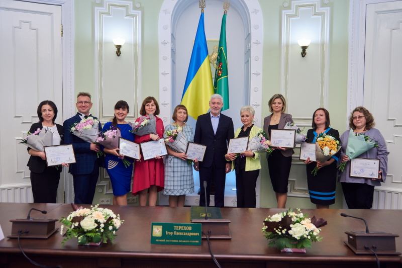 Ігор Терехов привітав учителів Холодногірського та Новобаварського районів із прийдешнім святом
