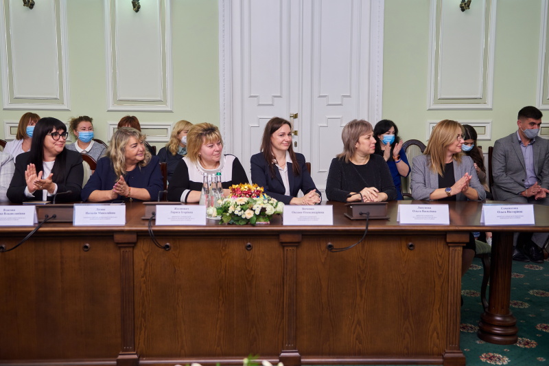 Ігор Терехов привітав учителів Холодногірського та Новобаварського районів із прийдешнім святом